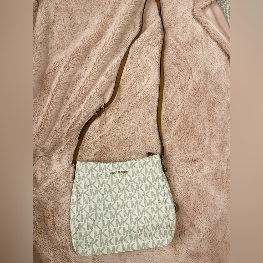 *New, never used* tags still on, Michael Kors crossbody